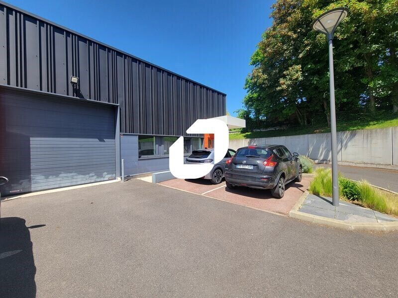 Flex in Palaiseau for lease Building Photo- Image 1 of 11