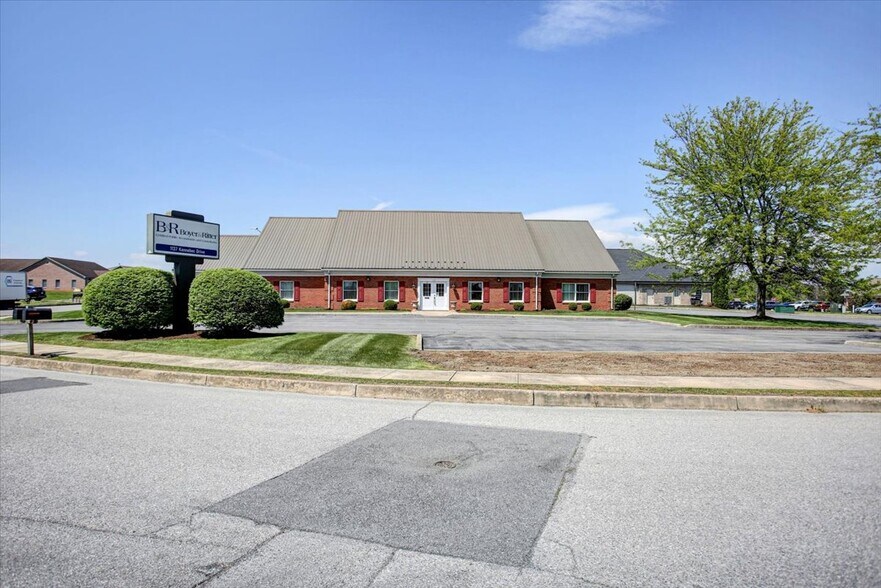 1137 Kennebec Dr, Chambersburg, PA à vendre - Photo du bâtiment - Image 2 de 33
