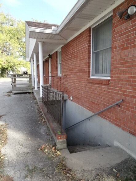 612 W Fort Scott St, Butler, MO à vendre - Photo du bâtiment - Image 2 de 9