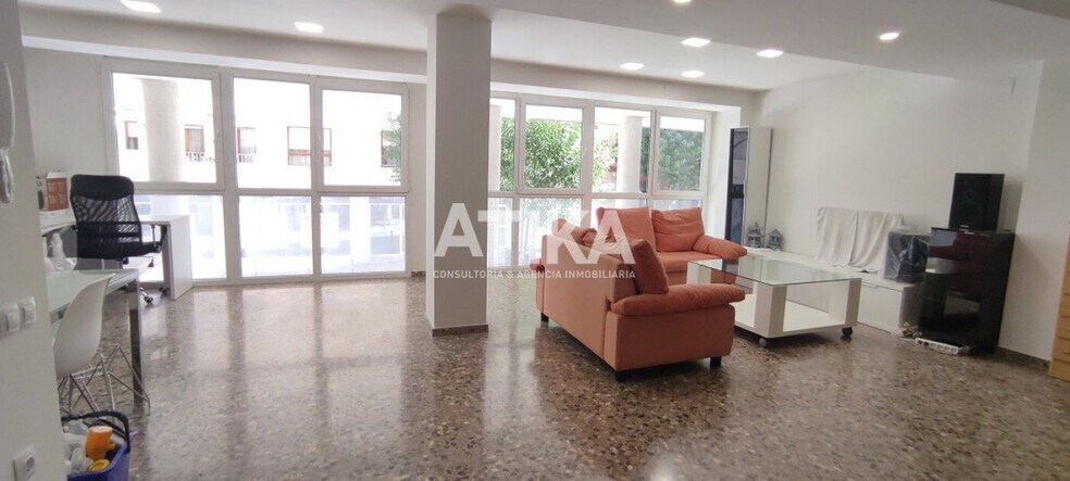 Retail in València, Valencia for lease - Building Photo - Image 1 of 12