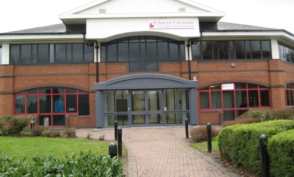 Westmere Dr, Crewe à louer - Photo du bâtiment - Image 3 de 11