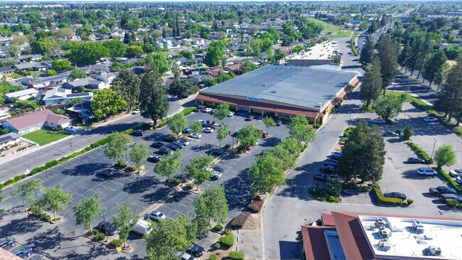 Plus de détails pour 255 E March Ln, Stockton, CA - Commerce de détail à vendre