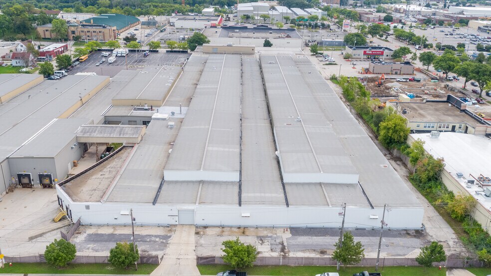 4041 N Richards St, Milwaukee, WI à louer - Photo du bâtiment - Image 3 de 12