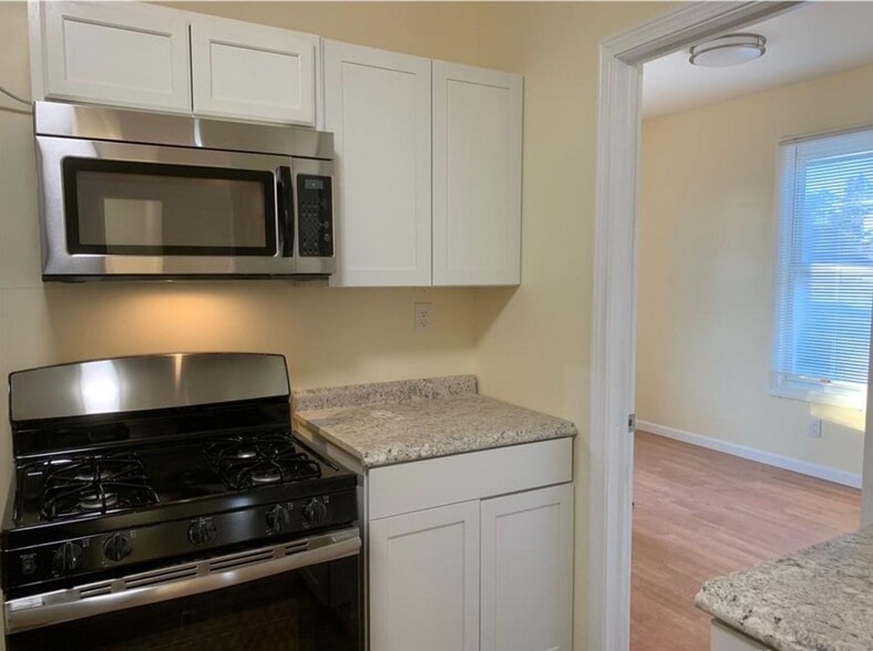 227 Hillside Ave, Waterbury, CT à vendre - Photo du bâtiment - Image 3 de 12
