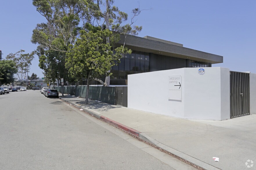 3402 Pico Blvd, Santa Monica, CA à louer - Photo du bâtiment - Image 3 de 6