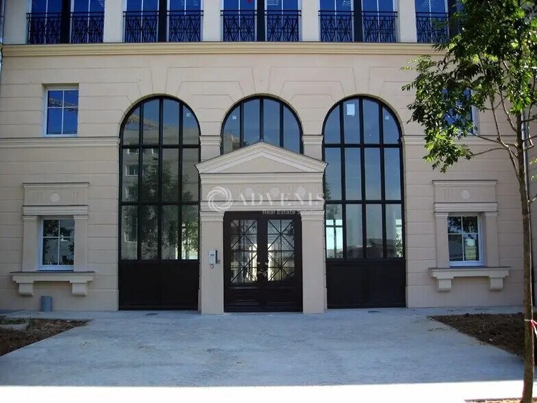 10 Rue De La Fontaine Rouge, Chessy à louer - Photo du bâtiment - Image 2 de 2