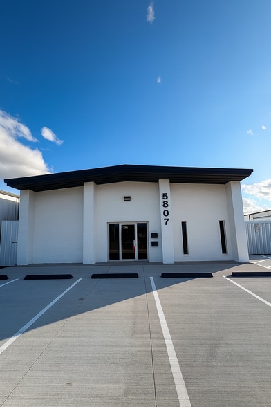 5807 Star Ln, Houston, TX for lease - Building Photo - Image 2 of 13