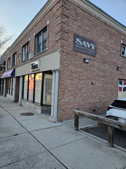 113-119 Jericho Tpke, Floral Park, NY à vendre - Photo du bâtiment - Image 3 de 6