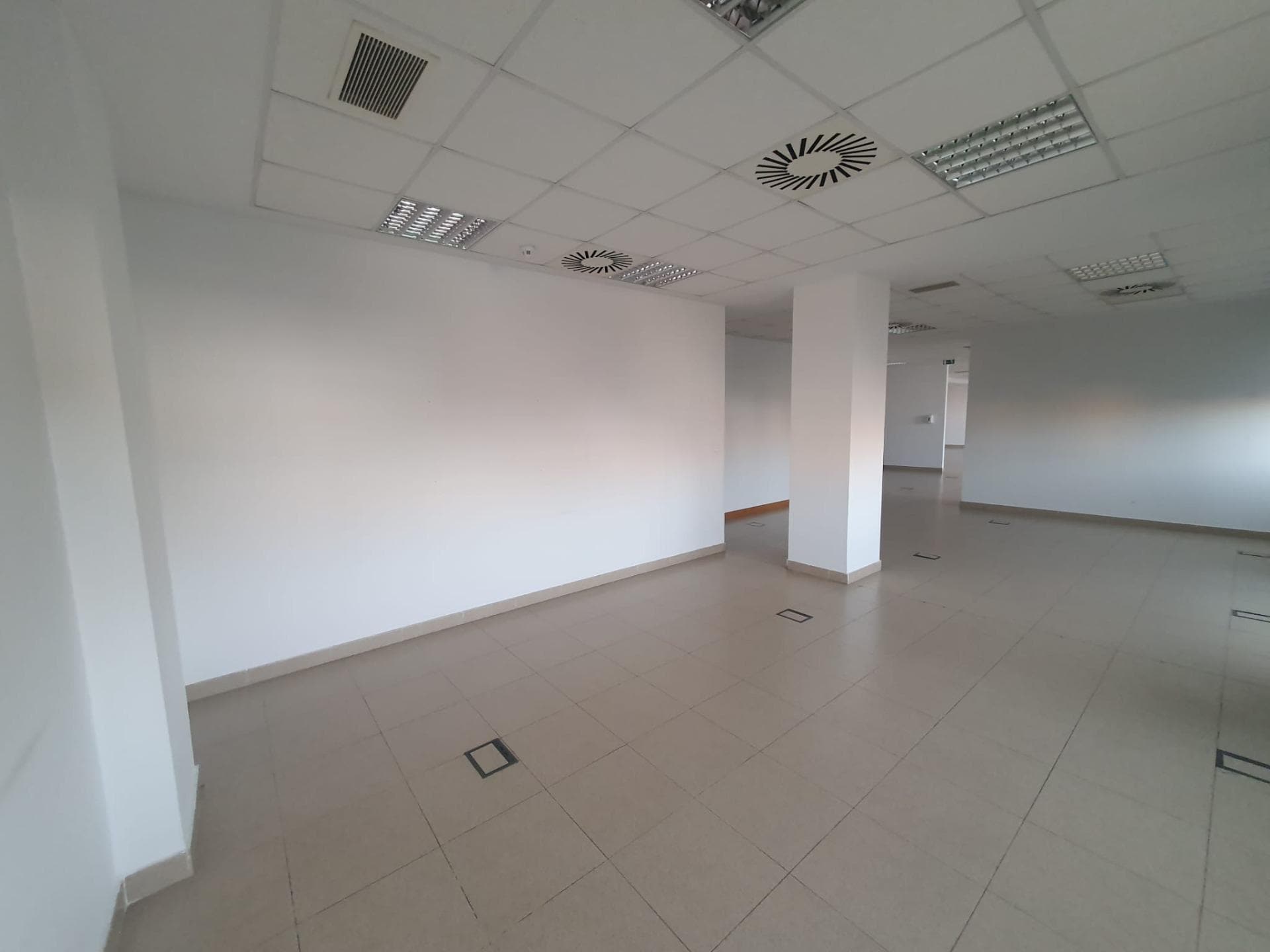 Office in Tomares for lease Building Photo- Image 1 of 16