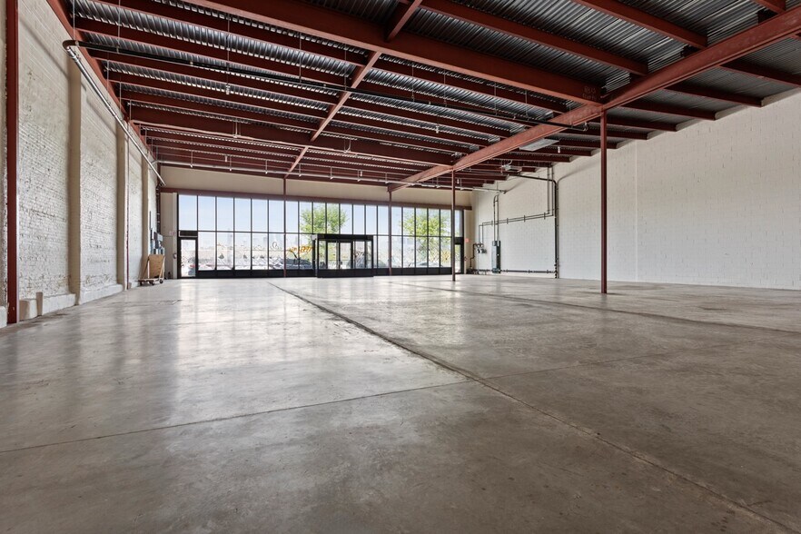 55 Kent Ave, Brooklyn, NY for lease - Interior Photo - Image 3 of 6