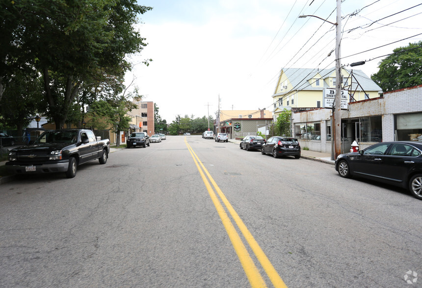 51 Bigelow Ave, Watertown, MA for lease - Building Photo - Image 2 of 5