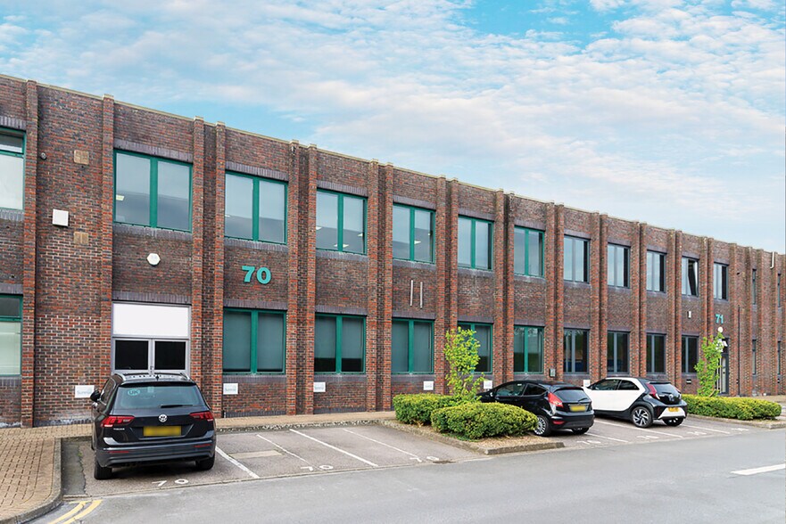 Leatherhead Rd, Chessington à louer - Photo du bâtiment - Image 2 de 25