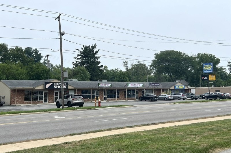 2112-2138 N Reynolds Rd, Toledo, OH for sale - Building Photo - Image 3 of 5