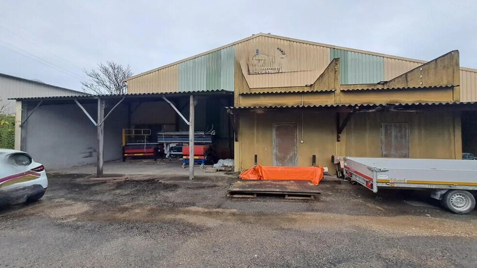 Flex in Villefranche-sur-Saône for lease - Building Photo - Image 2 of 4