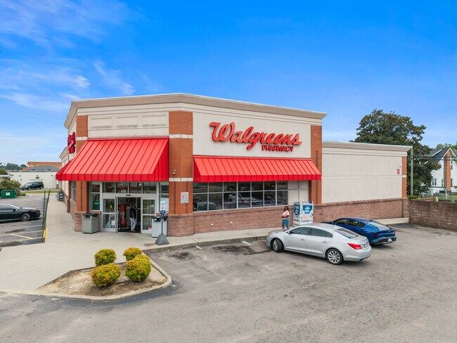 More details for 419 W Broad St, Saint Pauls, NC - Retail for Sale