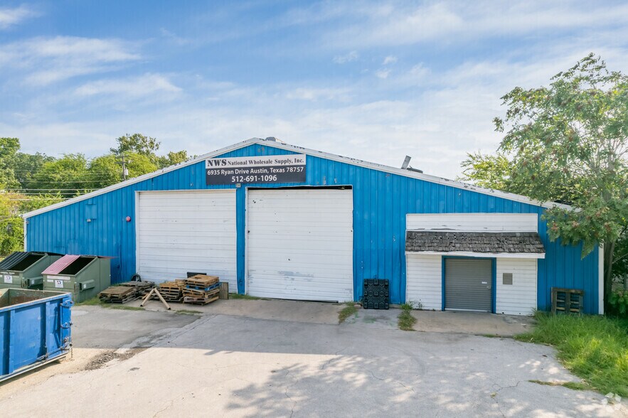6935 Ryan Dr, Austin, TX à louer - Photo du bâtiment - Image 2 de 4