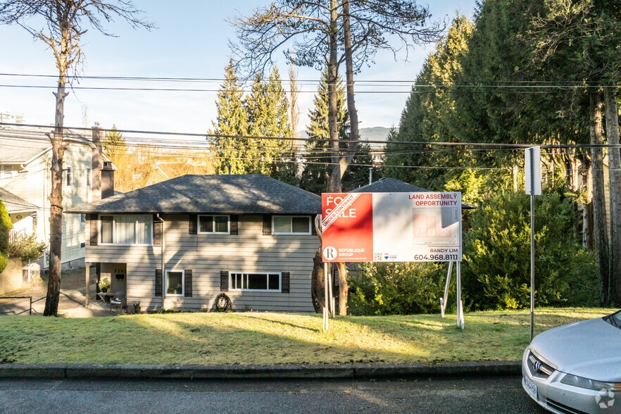 3360-3362 Henry St, Port Moody, BC for sale - Building Photo - Image 2 of 3