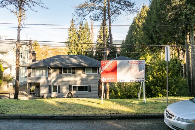 Plus de détails pour 3360-3362 Henry St, Port Moody, BC - Terrain à vendre