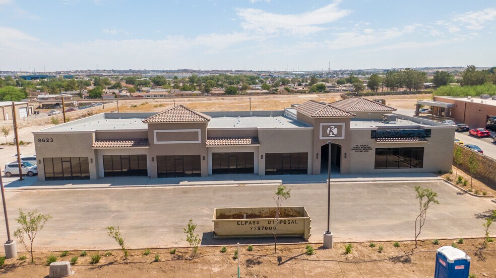 8623 N Loop Dr, El Paso, TX à louer - Photo principale - Image 1 de 7