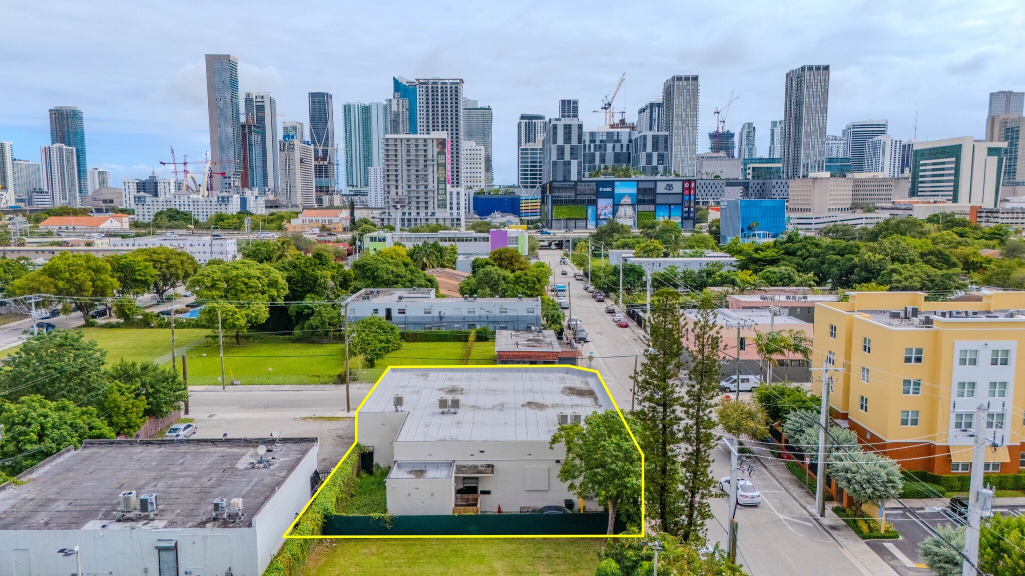 702 NW 5th Ave, Miami, FL à louer Photo du bâtiment- Image 1 de 19