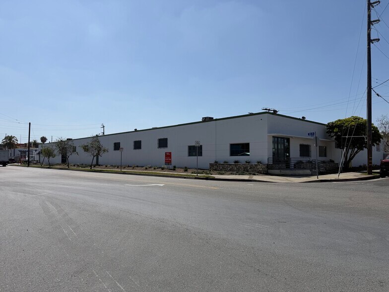 11100 Hindry Ave, Los Angeles, CA à louer - Photo du bâtiment - Image 2 de 2