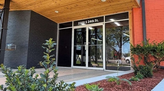 2200 S 24th St, Omaha, NE for lease - Building Photo - Image 3 of 11