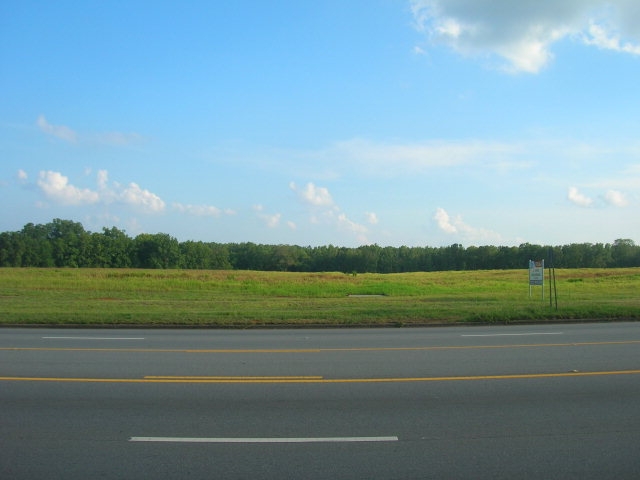 Columbus Pky, Opelika, AL for sale Primary Photo- Image 1 of 1