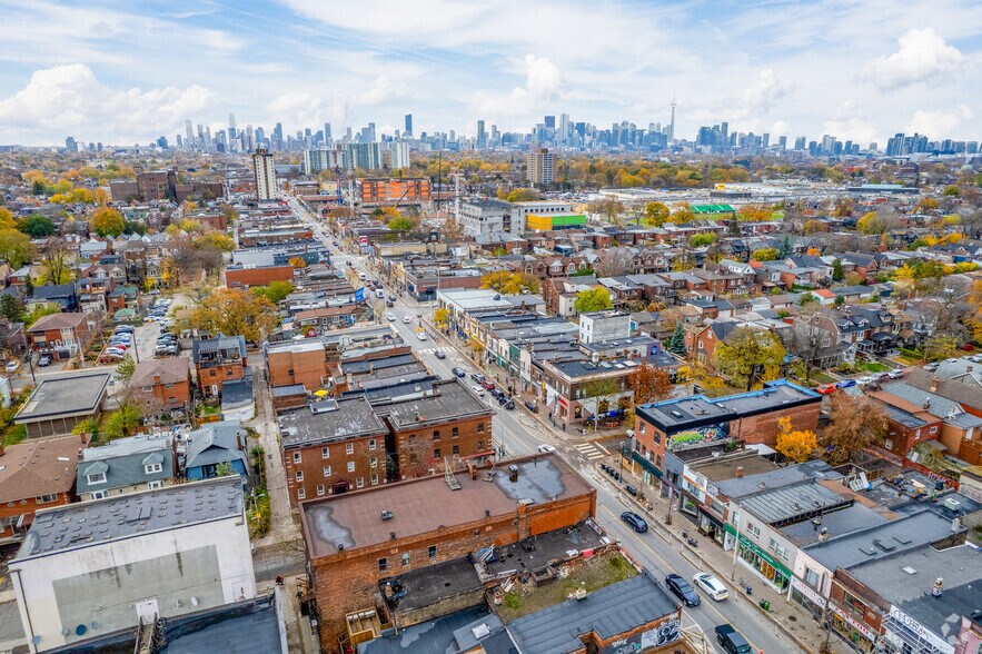 1195 Bloor St W, Toronto, ON for lease - Aerial - Image 2 of 9