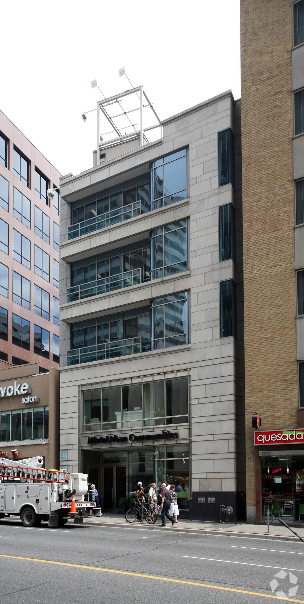 2239 Yonge St, Toronto, ON à vendre Photo principale- Image 1 de 1