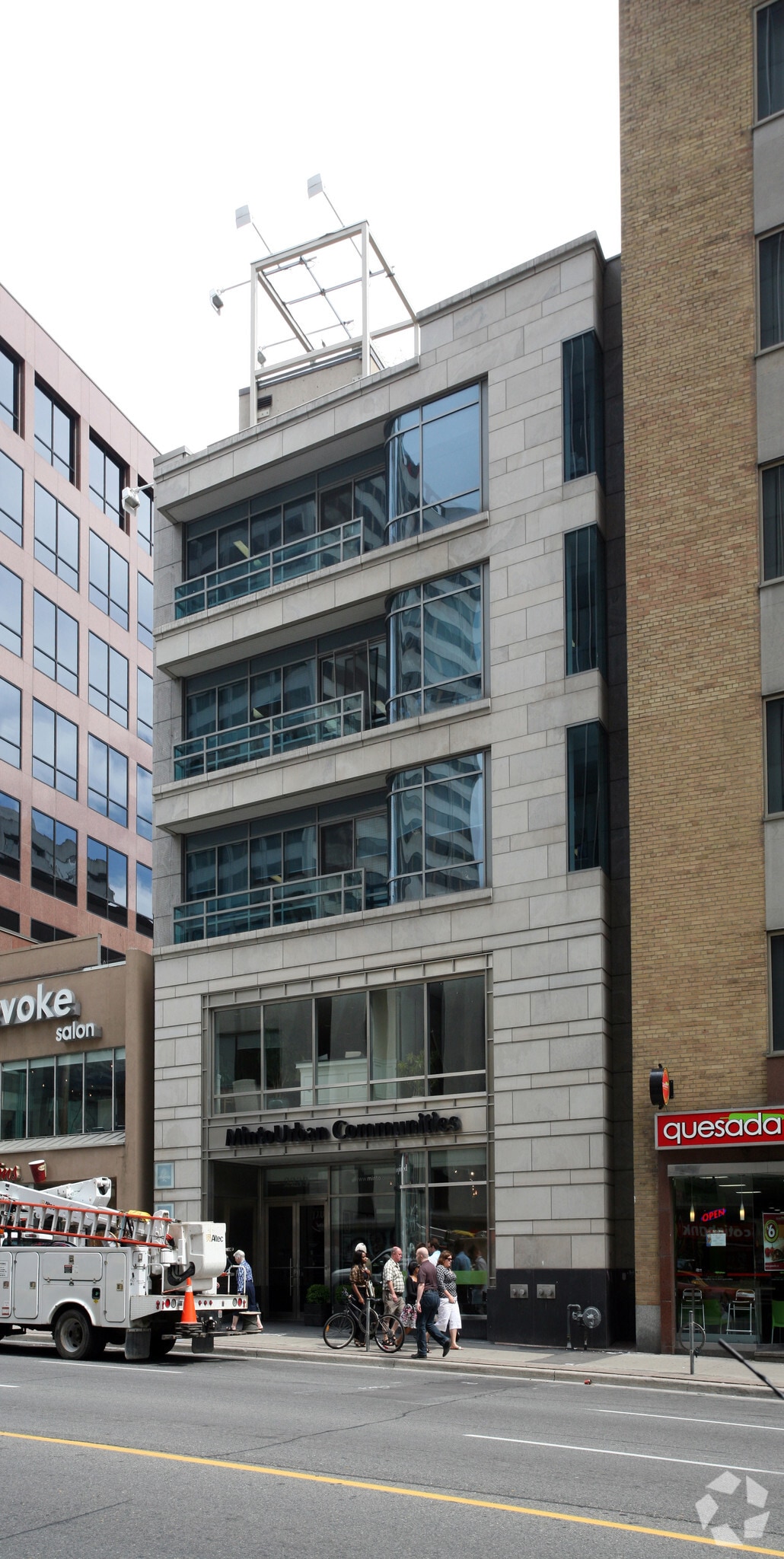 2239 Yonge St, Toronto, ON for sale Primary Photo- Image 1 of 1