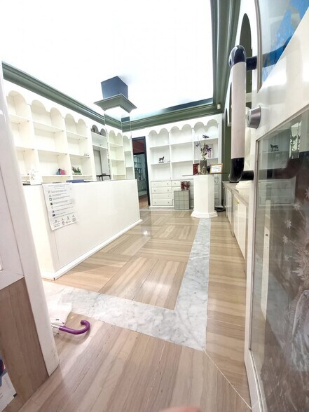 Retail in Córdoba for sale - Interior Photo - Image 1 of 6