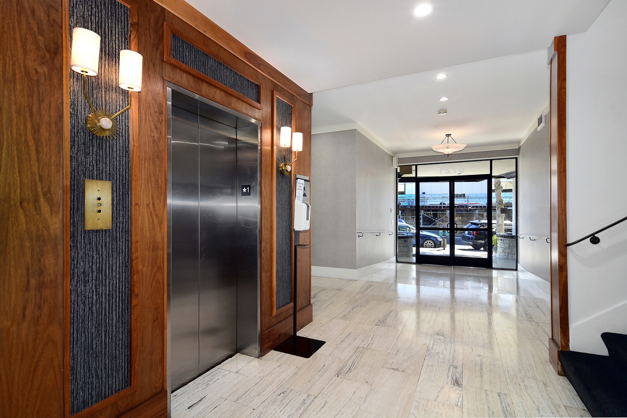 8721 W Sunset Blvd, West Hollywood, CA for lease Primary Photo- Image 1 of 9