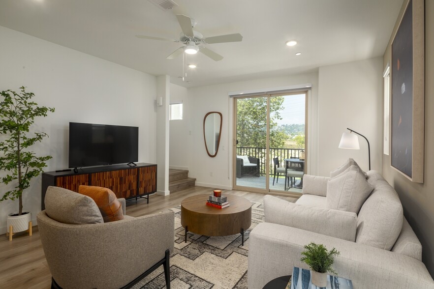 1771 W Blake Ave, Los Angeles, CA for lease - Building Photo - Image 2 of 31