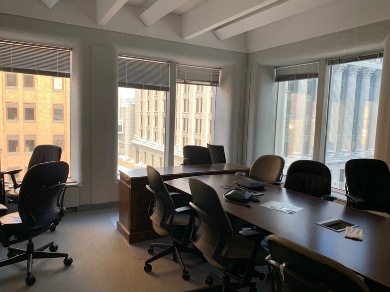 611 E Wisconsin Ave, Milwaukee, WI à louer - Photo intérieure - Image 2 de 7