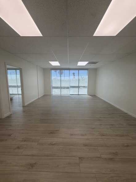 7626-7634 Vineland Ave, Sun Valley, CA for lease - Building Photo - Image 2 of 5
