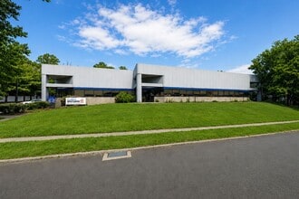 200 Cascade Blvd, Milford, CT for lease Building Photo- Image 1 of 10
