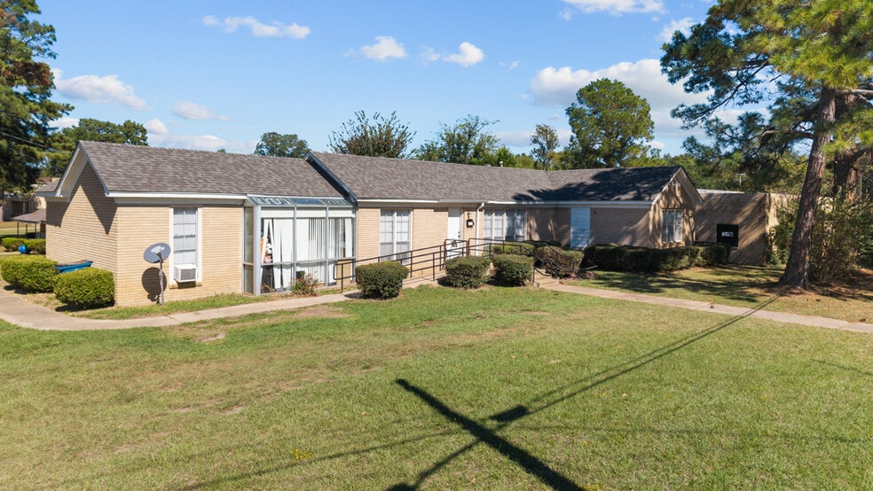 404 Devereaux St, Jacksonville, TX à vendre - Photo principale - Image 1 de 1