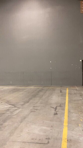 1420-1440 Derwent Way, Delta, BC à louer - Vidéo sur l’inscription commerciale - Image 2 de 9