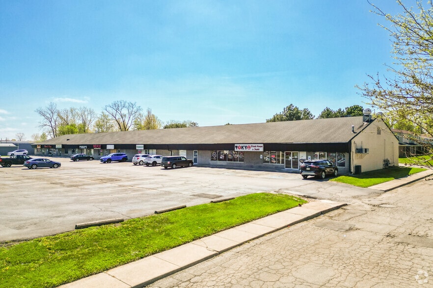 309-337 Alexis Rd, Toledo, OH for lease - Building Photo - Image 2 of 13