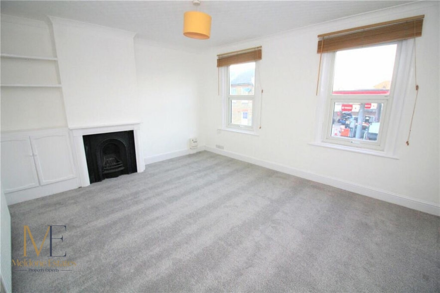 67 Pelham Road South, Gravesend for sale - Interior Photo - Image 2 of 6