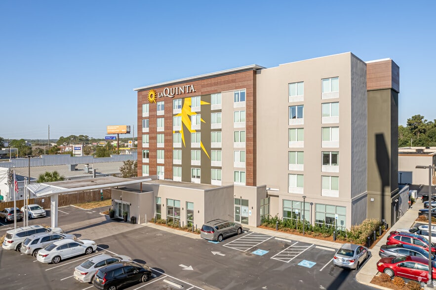 3650 Airport Blvd, Mobile, AL for sale - Building Photo - Image 3 of 19