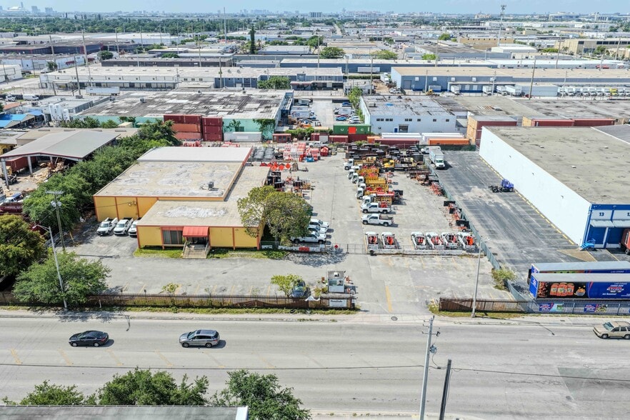 3570 NW 62nd St, Miami, FL à louer - Photo principale - Image 1 de 4