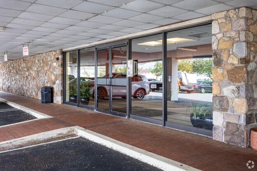 1033 Rte 46 108, Clifton, NJ à vendre - Photo du bâtiment - Image 2 de 5