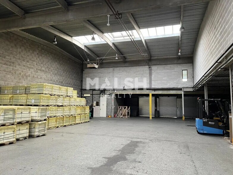 Office in Chassieu for lease - Interior Photo - Image 1 of 5