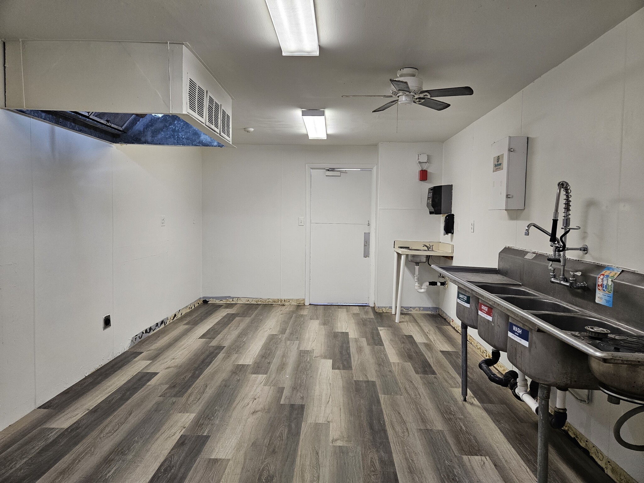 14900 Cloverdale Rd, Dale City, VA for sale Interior Photo- Image 1 of 12