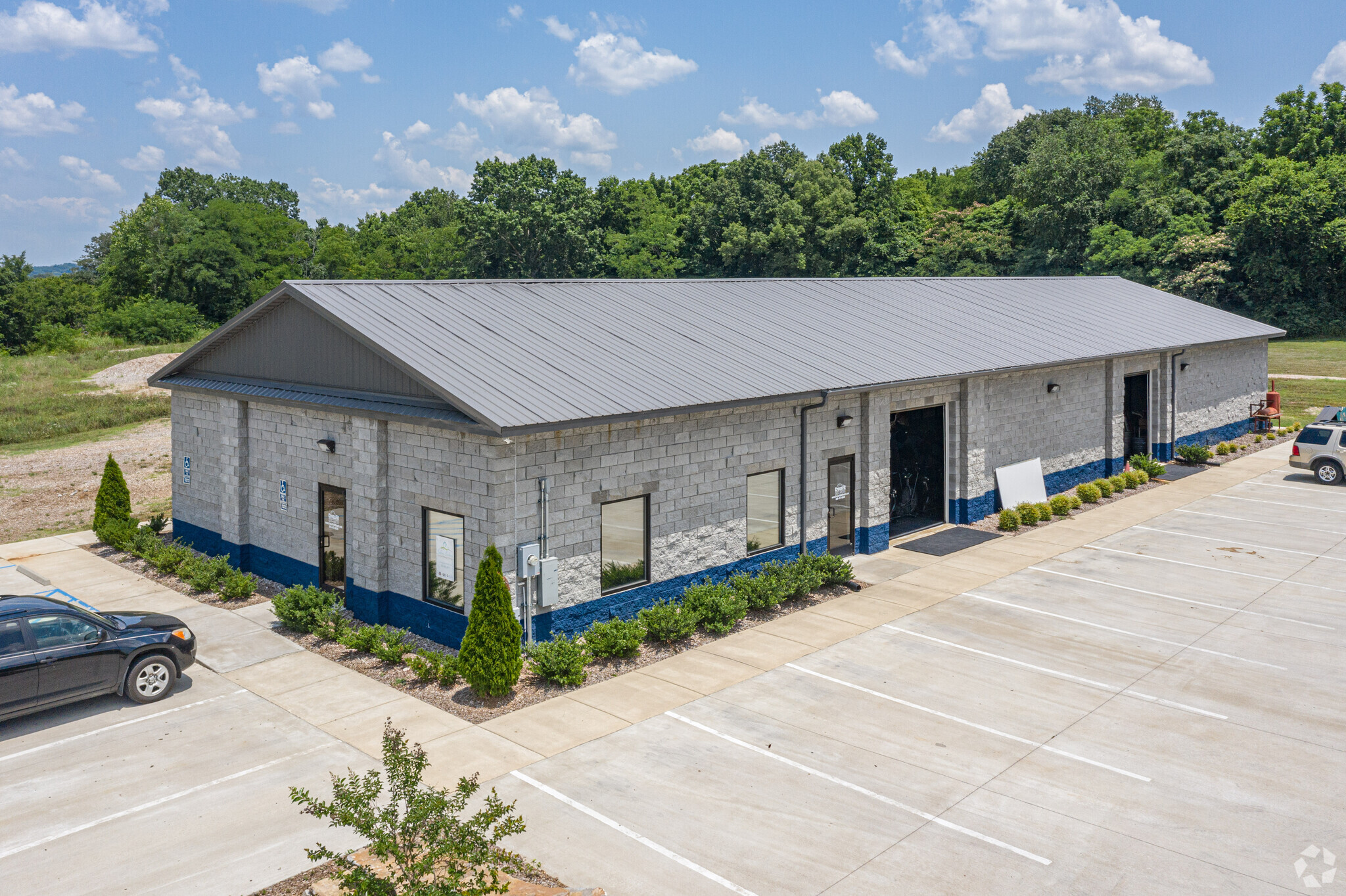 194 Theta Pike, Columbia, TN for sale Primary Photo- Image 1 of 1