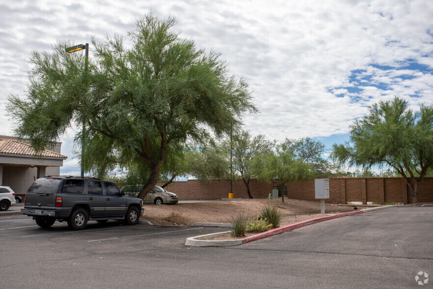 W Valencia Rd, Tucson, AZ for lease - Building Photo - Image 1 of 8