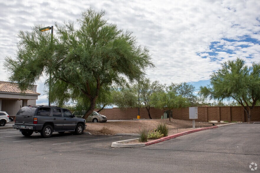 W Valencia Rd, Tucson, AZ à louer - Photo du bâtiment - Image 1 de 8