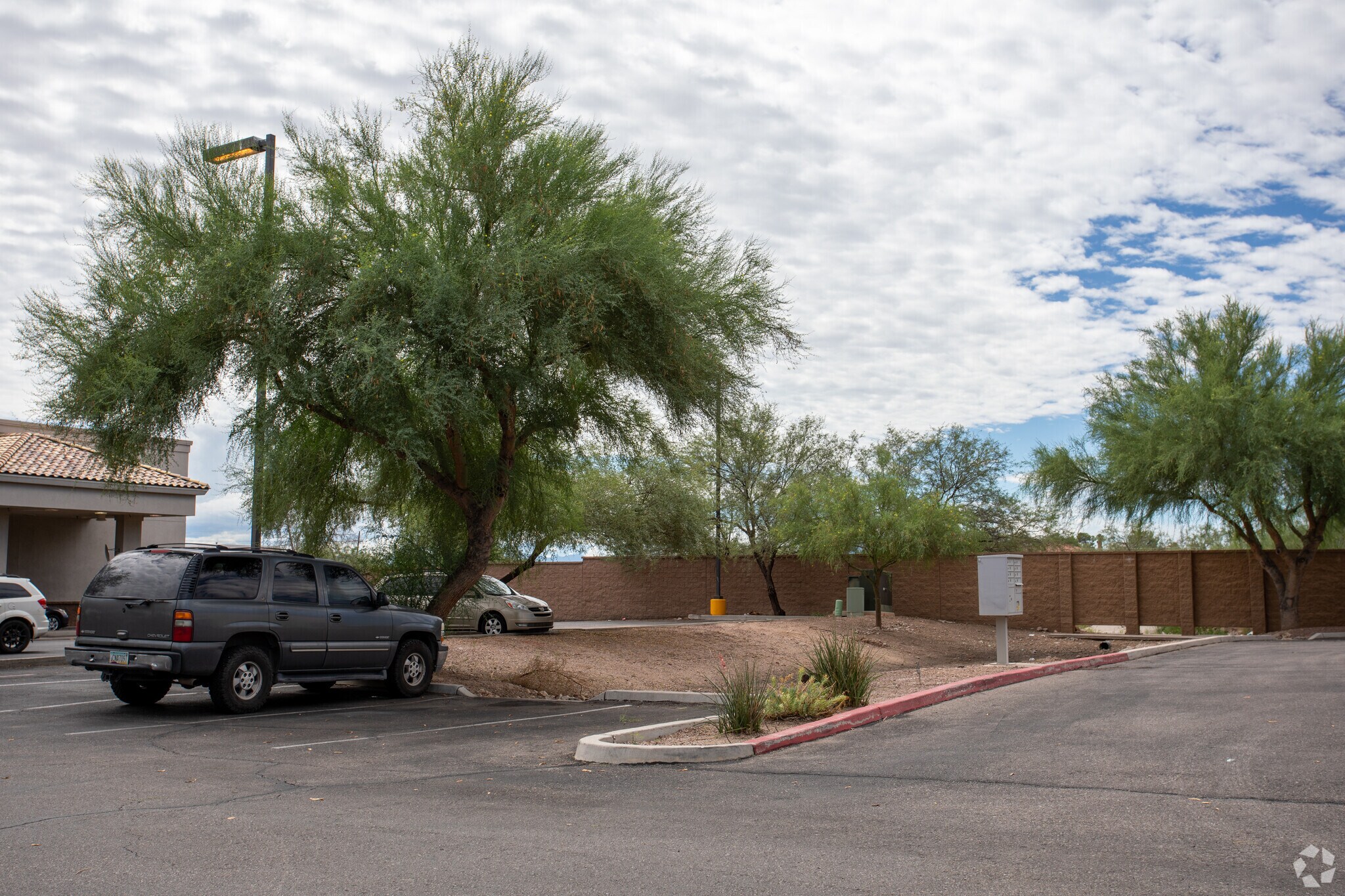 W Valencia Rd, Tucson, AZ à louer Photo du bâtiment- Image 1 de 9