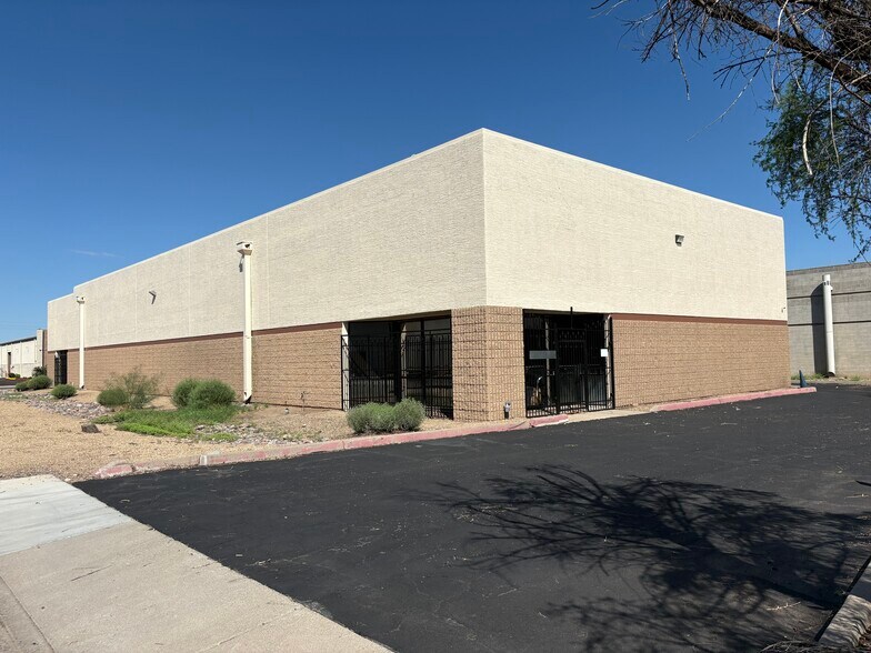 4653 S 33rd St, Phoenix, AZ à vendre - Photo du bâtiment - Image 2 de 10
